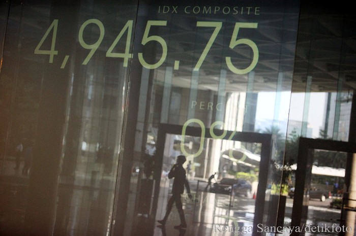 Turun 28 Poin, IHSG Lengser dari 5.000