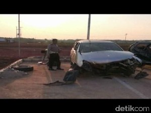 Seperti ini Kondisi Innova yang Tabrak Tebing di Tol Cipali dan Tewaskan 1 Orang