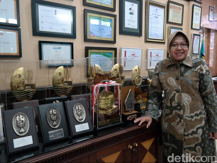 Sampai Kapan Risma Puasa Bicara Pilkada Surabaya?