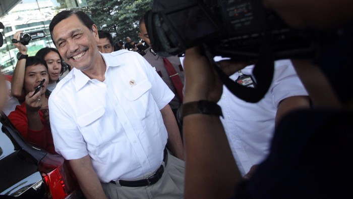 Luhut Minta Semua Gubernur Rapat 10 Hari Sekali Bahas Asap, Tak Boleh Diwakili