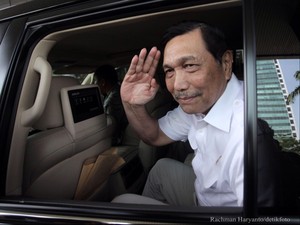 Diminta Jokowi Fokus Tangani Asap, Luhut Batal ke Amerika