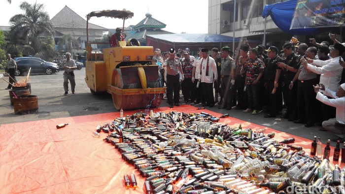 Polres Jaktim Musnahkan Miras dan Narkoba Miliaran Rupiah