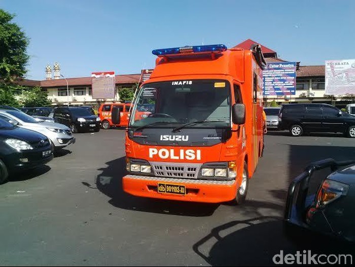 Inafis Mabes Polri Bawa Bambu dan Besi dari Rumah Margriet