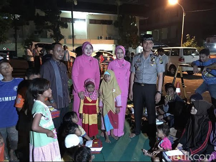 Kehangatan Buka Bareng Kapolres Depok Bersama Anak Jalanan