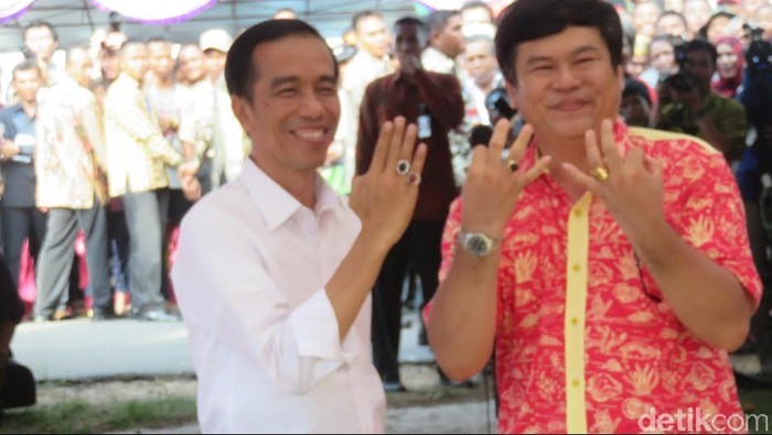 Jokowi dan Iriana Dapat Cincin Batu Satam dan Kinyang dari Adik Ahok