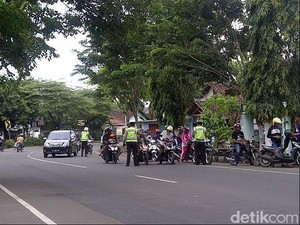 Razia di Tikungan Tajam, Polisi Bahayakan Keselamatan Pengguna Jalan