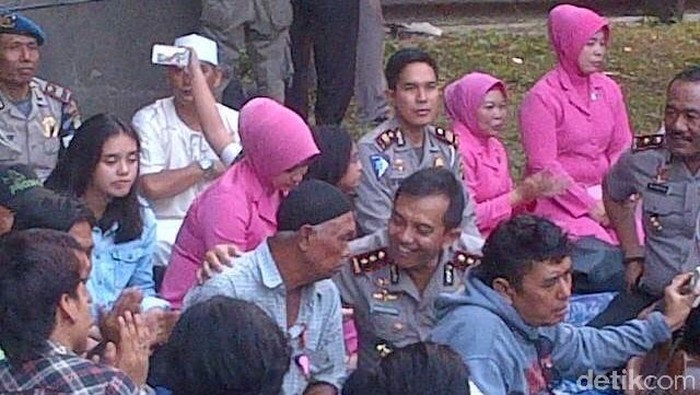 Momen Puasa di Tangerang, Kapolres Sambangi Anak Kolong Jembatan