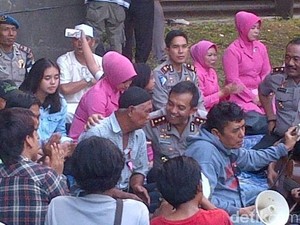 Momen Puasa di Tangerang, Kapolres Sambangi Anak Kolong Jembatan