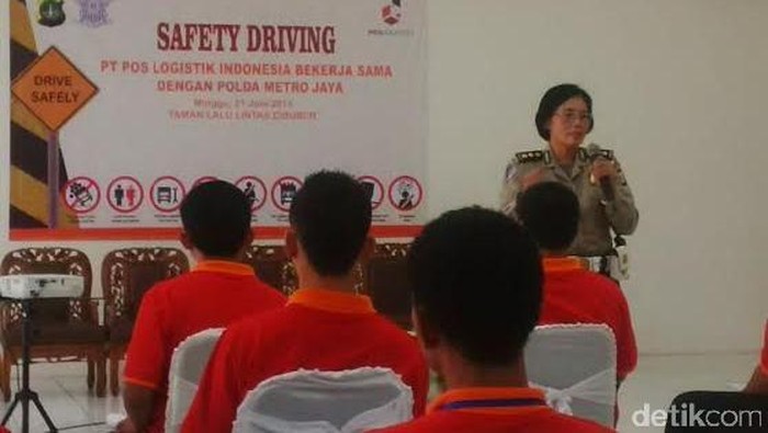 Kurangi Angka Kecelakaan, Sopir Truk dan Trailer Diberi Pelatihan