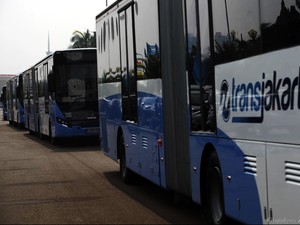 Ahok Fokus Tambah Bus untuk Cegah Pelecehan di TransJ