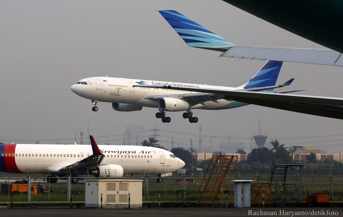 PT Garuda Indonesia Tbk (GIAA) datangkan pesawat Boeing 777-300ER untuk melayani penerbangan haji mulai Agustus 2015. Hari ini maskapai pelat merah itu menerima B777-300ER ketujuhnya di Hanggar 2 Garuda Maintenance Facilities (GMF), kawasan Bandara Internasional Soekarno-Hatta, Cengkareng. Rachman Haryanto/detikcom.