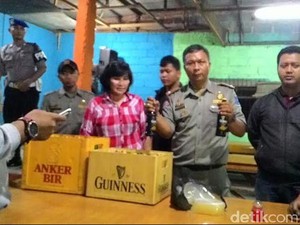 Satpol PP Depok Bareng Polisi Gelar Razia, 505 Botol Miras Disita