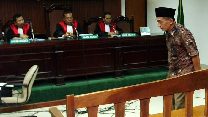 Fuad Amin Terima Setoran Miliaran Rupiah dari Dinkes Bangkalan