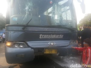Polisi: Bus TransJ yang Tabrak 6 Motor Sempat Mogok di Pancoran