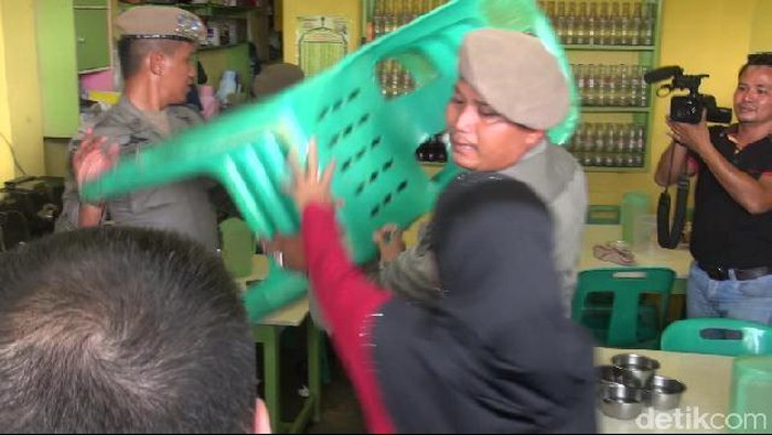 Satpol PP Pekanbaru Razia Warung dan Restoran yang Buka Siang Hari