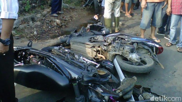 Pemotor Hanya Bisa Teriak Saat TransJ Nyelonong dari SPBU dan Menabrak