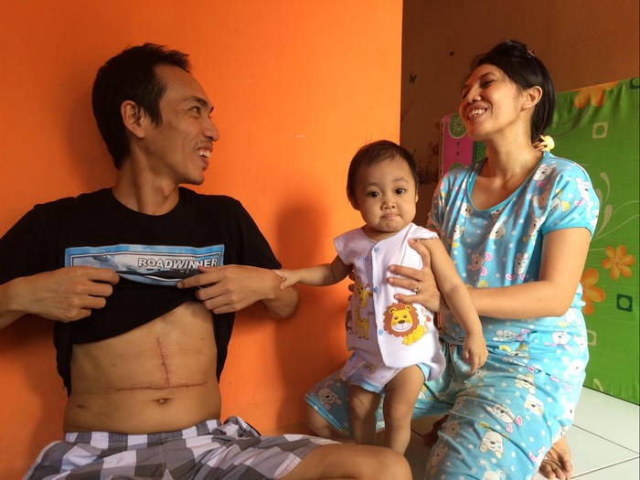 Pria-pria Tangguh Ini Rela Hatinya Dipotong Demi Bayinya