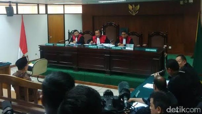Fuad Amin Jalan Operasi Kandung Kemih, Sidang Ditunda 1 Bulan