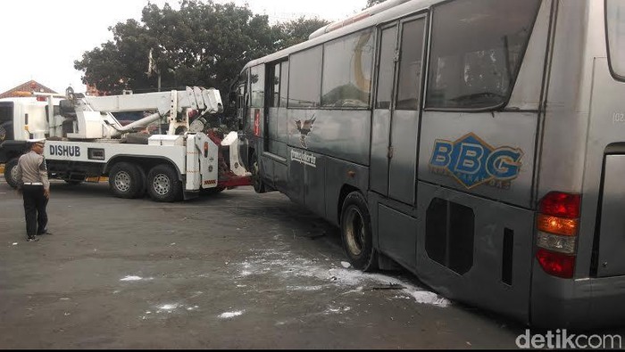 Bus Tabrak 11 Kendaraan, Dirut TransJ Tegur Operator dan Denda 200 Km