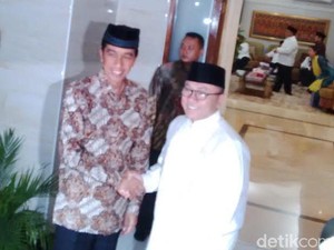 Pemerintah dan KMP Kompak di Bukber, Zulkifli Hasan: Eksekutif Berhasil