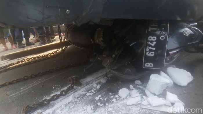 Kronologi Bus TransJ Tabrak 11 Kendaraan di Mampang