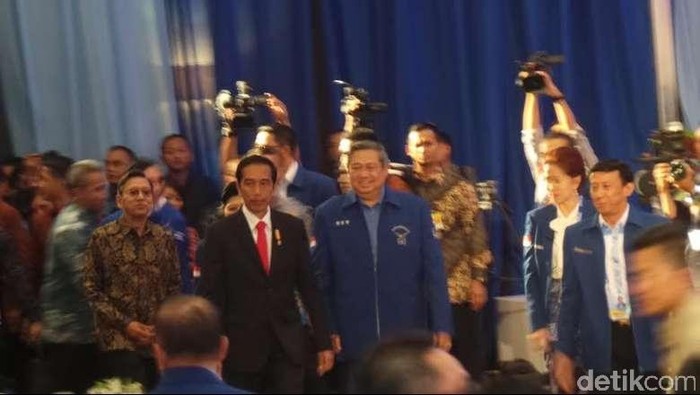 Isu Reshuffle Menguat, Akankah Jokowi Melangkah Bersama SBY?