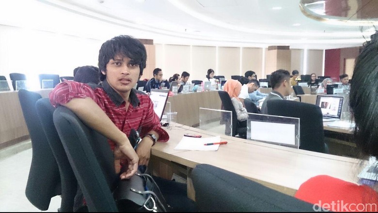 Wahyudin Pemulung Ganteng Kini Menatap Gelar Doktor di Luar Negeri Wahyudin Pemulung Ganteng Kini Menatap Gelar Doktor di Luar Negeri