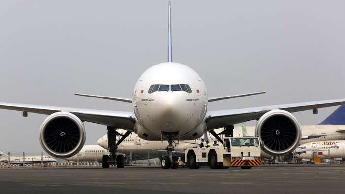 PT Garuda Indonesia Tbk (GIAA) datangkan pesawat Boeing 777-300ER untuk melayani penerbangan haji mulai Agustus 2015. Hari ini maskapai pelat merah itu menerima B777-300ER ketujuhnya di Hanggar 2 Garuda Maintenance Facilities (GMF), kawasan Bandara Internasional Soekarno-Hatta, Cengkareng. Rachman Haryanto/detikcom.