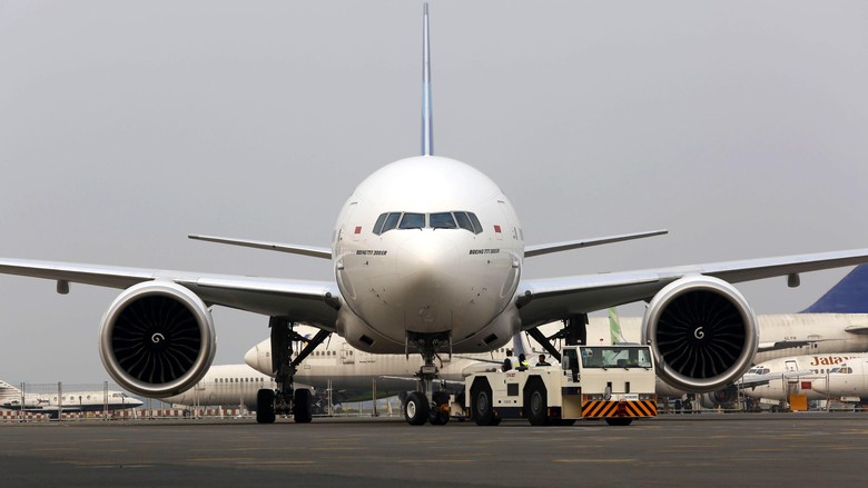 Garuda Datangkan Boeing untuk Antar Calon Haji PT Garuda Indonesia Tbk (GIAA) datangkan pesawat Boeing 777-300ER untuk melayani penerbangan haji mulai Agustus 2015. Hari ini maskapai pelat merah itu menerima B777-300ER ketujuhnya di Hanggar 2 Garuda Maintenance Facilities (GMF), kawasan Bandara Internasional Soekarno-Hatta, Cengkareng. Rachman Haryanto/detikcom.