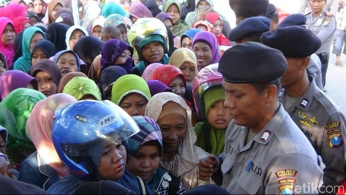 Ribuan Warga Sumenep Antre Pembagian Zakat