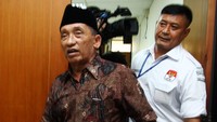 Fuad Amin adalah mantan Bupati Bangkalan yang telah divonis hukuman 13 tahun penjara di kasus korupsi dan pencucian uang. Dia dihukum karena pencucian uang Rp 414 miliar (Foto: Rachman Haryanto)
