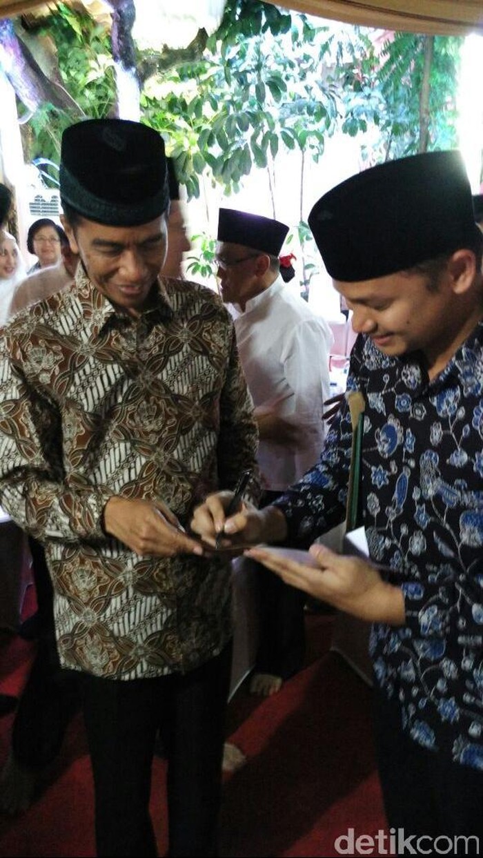 Kehangatan Jokowi dan Hanafi Rais Saat Buka Bersama di Rumah Ketua MPR