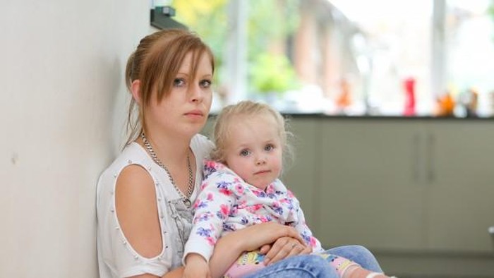 Injak Zat Kimia Berbahaya Saat Main di Pantai, Kaki Amelia Alami Luka Bakar