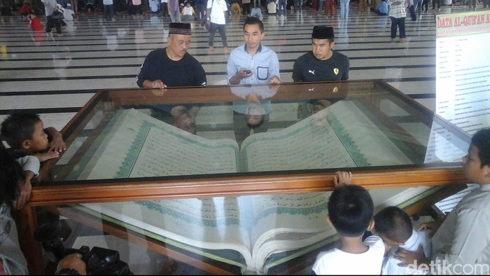 Melongok Alquran Akbar di Masjid Raya Makassar