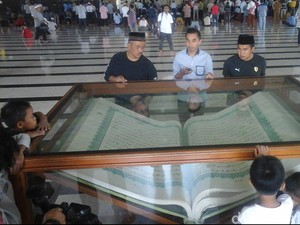 Melongok Alquran Akbar di Masjid Raya Makassar