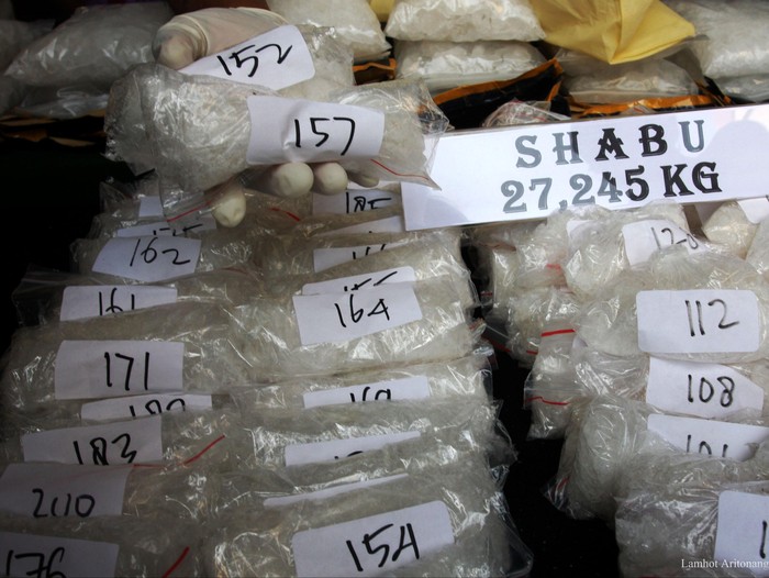 Polisi Gerebek Sebuah Rumah di Medan, 7 Orang dan Beragam Narkoba Diamankan