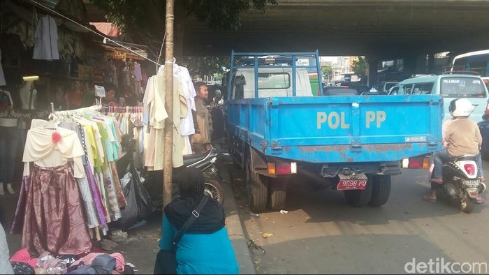 Pedagang Blok G Kalah dengan PKL di Trotoar, Pembeli Sepi di Bulan Puasa