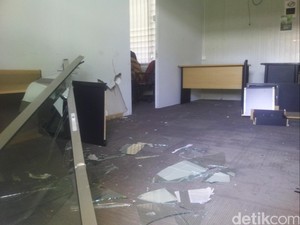 Puluhan Eks Kombatan GAM Rusak Kantor Lembaga Perdamaian Aceh
