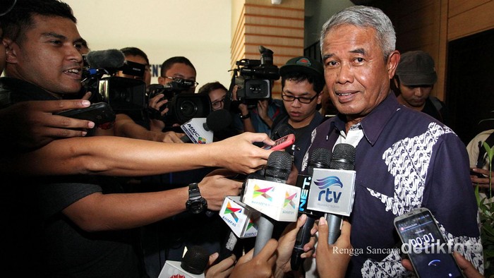 Djohar Arifin Husin memenuhi panggilan Menpora untuk melakukan pertemuan membahas kondisi sepakbola Indonesias, Selasa (23/6). Komite Etik PSSI di bawah pimpinan La Nyalla Mattalitti menyatakan bahwa kehadiran Djohar menemui Menpora melanggar Kode Etik PSSI. Komite Etik PSSI menilai tindakan Djohar tersebut sangat tidak etis. Rengga Sancaya/detikcom.