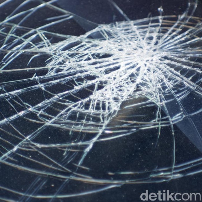 Ditabrak Taksi, Belum Ada Ganti Rugi Perbaikan Mobil