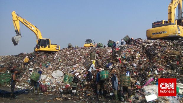 Sandi Sebut Sampah Jakarta Bisa Tutupi Candi Borobudur