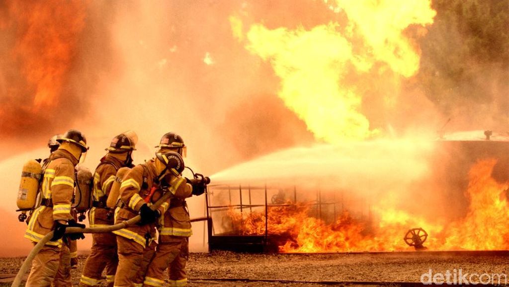 Kebakaran Hutan di California: 2 Orang Tewas dan Ribuan Lainnya Mengungsi