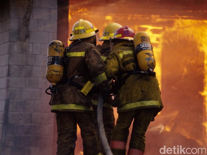 Api di Bandara Lama Sultan Hasanuddin Dipadamkan, Hanguskan Gudang Kargo