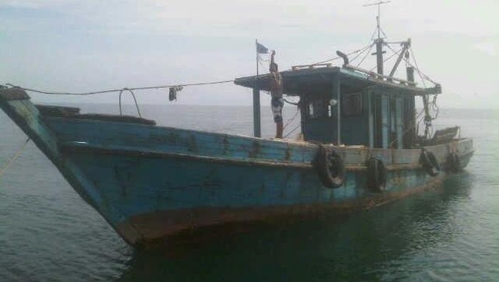 Ditpolair Polda Kaltim Tangkap 2 Kapal Ikan Malaysia