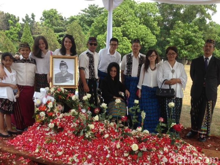 Kisah dr Ben Mboi yang Kerap Jadi Murid Saat Bermain dengan Cucunya