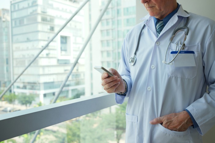 Terekam Kamera HP Saat Hina Pasien yang Tak Sadar, Dokter Ini Kena Denda