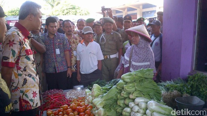 Pantau Harga Jelang Lebaran, Gubernur Ganjar Dicurhati Pedagang