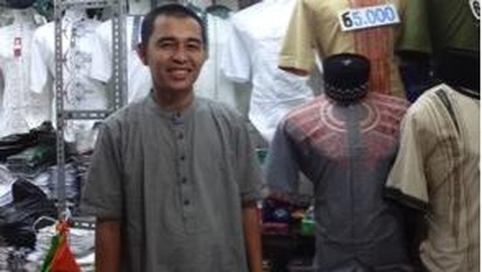 Azwar Darasah,  Batal Jadi Hakim Malah Sukses Jadi Saudagar Baju Koko