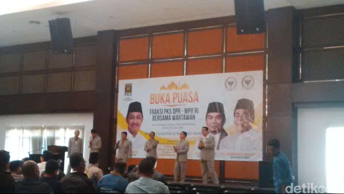 Anis Matta, Hidayat Nur Wahid, dan Elite PKS Buka Puasa Bareng di Kalibata