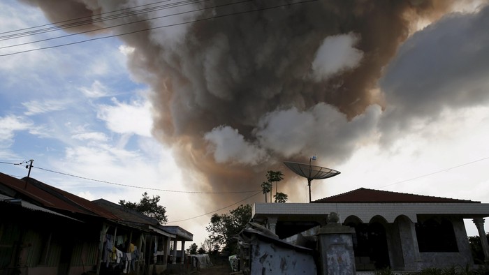 Gunung Sinabung Keluarkan Awan Panas Guguran 3 Kali Hari ini